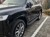Toyota Land Cruiser 2023 года за 54 350 000 тг. в Костанай – фото 3