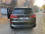 BMW X5 2021 года за 44 000 000 тг. в Алматы – фото 2