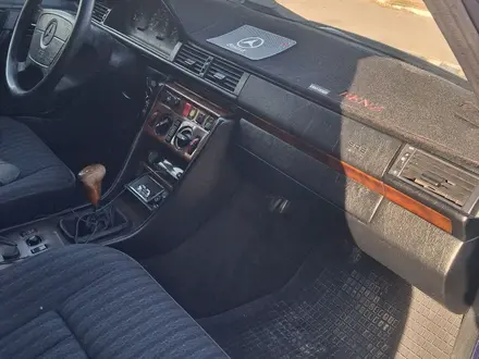 Mercedes-Benz E 200 1994 года за 2 100 000 тг. в Шымкент – фото 12
