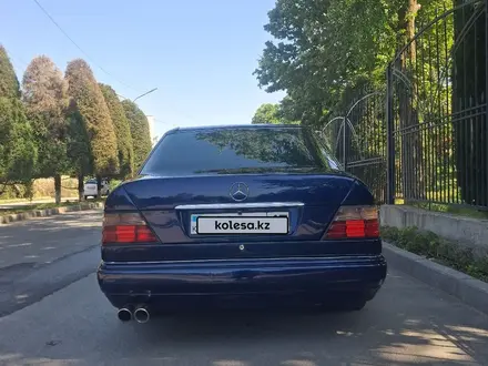 Mercedes-Benz E 200 1994 года за 2 100 000 тг. в Шымкент – фото 4