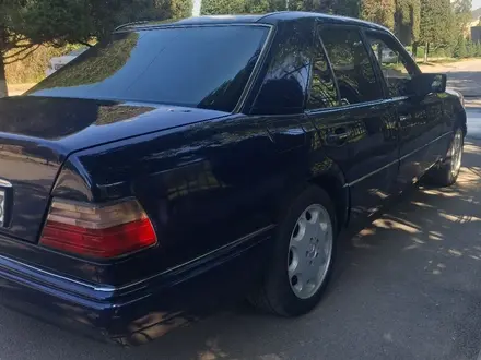 Mercedes-Benz E 200 1994 года за 2 100 000 тг. в Шымкент – фото 5
