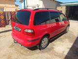 Ford Galaxy 2002 года за 4 000 000 тг. в Кульсары – фото 2