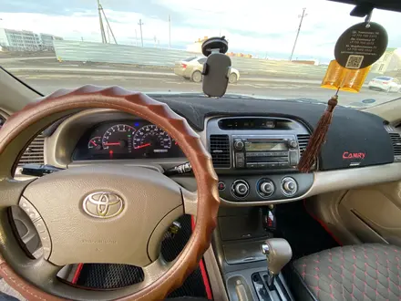 Toyota Camry 2005 года за 5 000 000 тг. в Атырау – фото 10