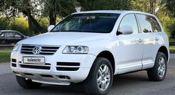 Volkswagen Touareg 2005 года за 5 700 000 тг. в Усть-Каменогорск – фото 2