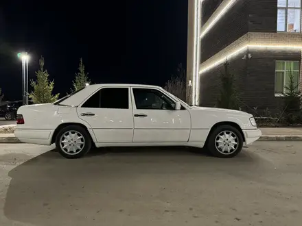 Mercedes-Benz E 320 1993 года за 3 000 000 тг. в Караганда – фото 4