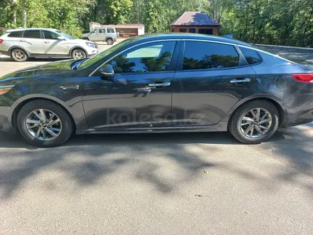 Kia Optima 2018 года за 6 500 000 тг. в Уральск – фото 2