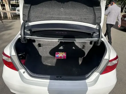 Toyota Camry 2017 года за 5 500 000 тг. в Атырау – фото 12