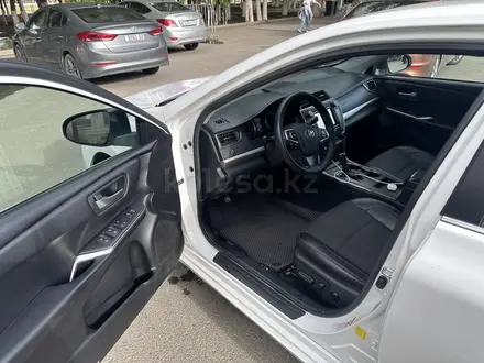 Toyota Camry 2017 года за 5 500 000 тг. в Атырау – фото 10