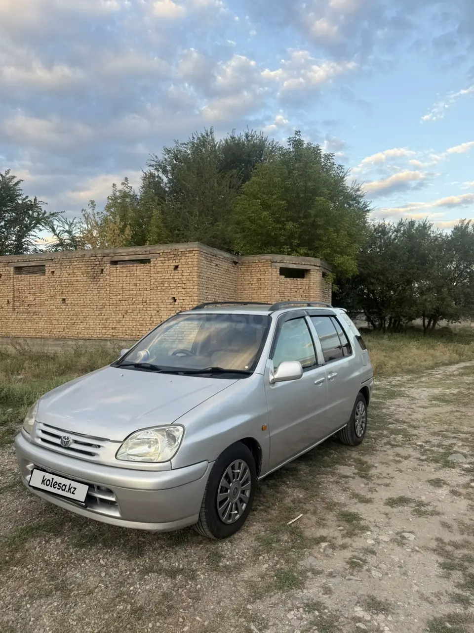 Toyota Raum, 1999
