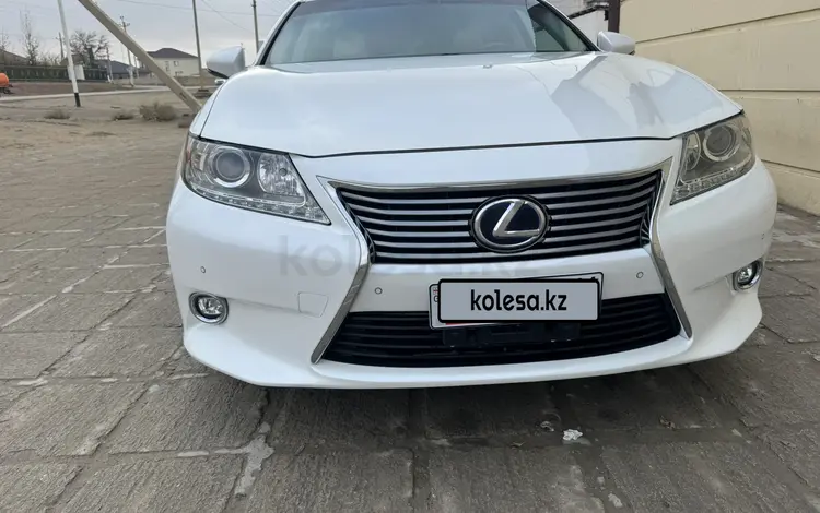 Lexus ES 300h 2014 годаfor8 500 000 тг. в Актау