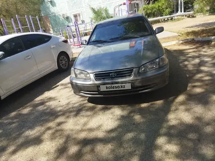 Toyota Camry 2000 года за 2 800 000 тг. в Кызылорда – фото 2