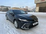 Toyota Camry 2023 года за 16 650 000 тг. в Астана – фото 2