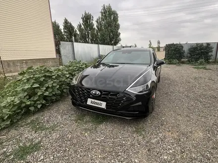 Hyundai Sonata 2020 года за 8 000 000 тг. в Актобе – фото 2