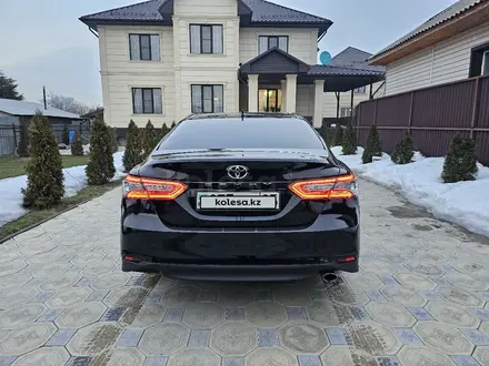 Toyota Camry 2019 года за 15 350 000 тг. в Алматы – фото 5
