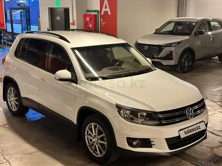 Volkswagen Tiguan 2015 года за 7 390 000 тг. в Алматы – фото 16