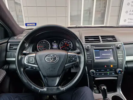 Toyota Camry 2016 года за 6 800 000 тг. в Атырау – фото 12