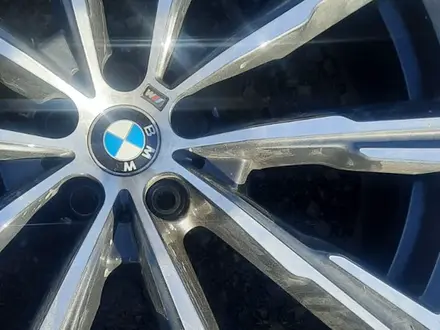 Диски с шинами на BMW X5 за 1 600 000 тг. в Астана – фото 5