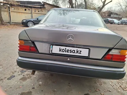 Mercedes-Benz E 230 1991 года за 1 500 000 тг. в Каскелен – фото 4