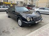 Mercedes-Benz E 320 1998 года за 2 600 000 тг. в Актау – фото 2