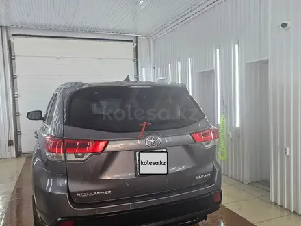 Toyota Highlander 2017 года за 17 000 000 тг. в Актау – фото 2