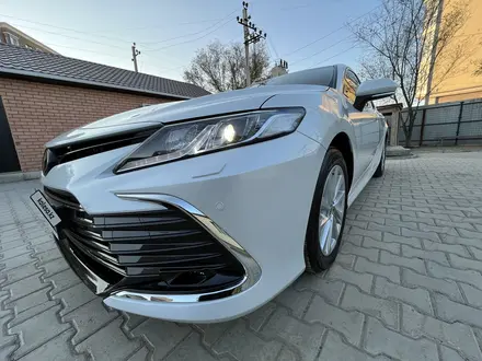 Toyota Camry 2023 года за 18 800 000 тг. в Атырау – фото 8