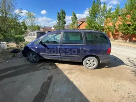 Volkswagen Sharan 2003 года за 2 200 000 тг. в Актобе – фото 2