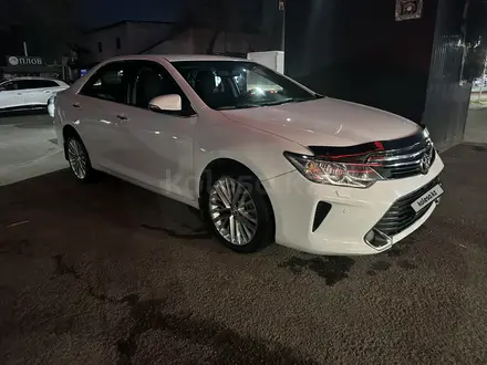 Toyota Camry 2015 года за 10 500 000 тг. в Алматы – фото 2