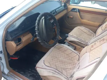 Mercedes-Benz E 200 1992 года за 650 000 тг. в Аягоз – фото 4