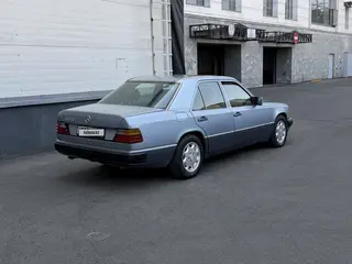 Mercedes-Benz E 230