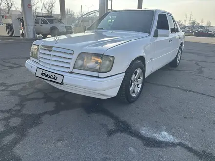 Mercedes-Benz E 220 1995 года за 2 500 000 тг. в Алматы – фото 2