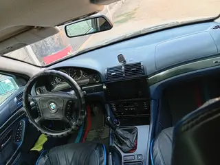 BMW 528