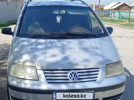 Volkswagen Sharan 2003 года за 2 600 000 тг. в Шымкент