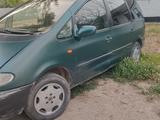 Volkswagen Sharan 1995 года за 900 000 тг. в Тараз – фото 2