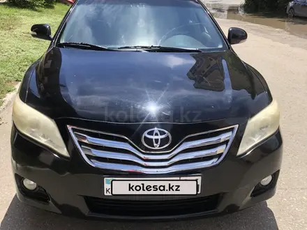 Toyota Camry 2010 года за 5 850 000 тг. в Актобе – фото 2