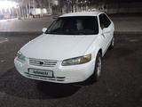 Toyota Camry 1998 года за 3 500 000 тг. в Шу – фото 2