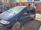 Volkswagen Sharan 1998 года за 1 750 000 тг. в Астана – фото 2