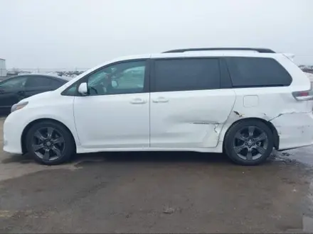 Toyota Sienna 2016 года за 4 900 000 тг. в Атырау – фото 14