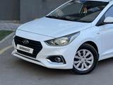 Hyundai Accent 2018 года за 6 200 000 тг. в Алматы – фото 2
