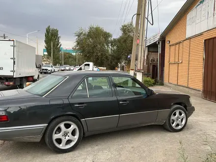 Mercedes-Benz E 280 1994 года за 2 450 000 тг. в Кызылорда – фото 2