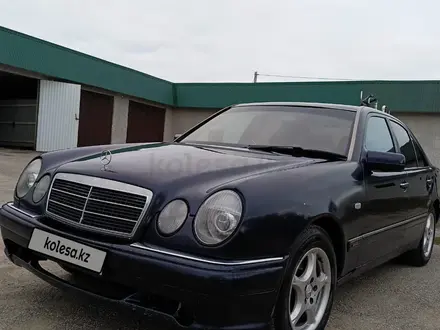 Mercedes-Benz E 320 1997 года за 2 100 000 тг. в Текели – фото 4