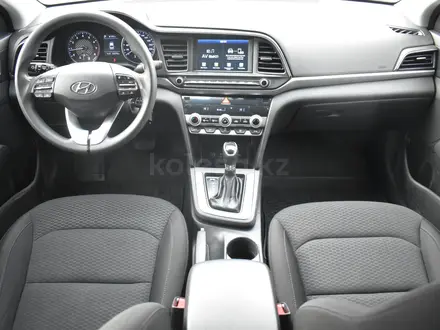 Hyundai Elantra 2020 года за 8 290 000 тг. в Алматы – фото 30