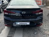 Hyundai Elantra 2019 года за 8 500 000 тг. в Шымкент – фото 2