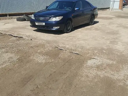 Toyota Camry 2002 года за 3 200 000 тг. в Атырау – фото 2