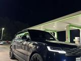 Land Rover Range Rover 2023 года за 100 000 000 тг. в Алматы – фото 3