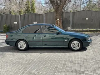BMW 528