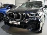 BMW X5 2022 года за 51 000 000 тг. в Алматы – фото 2