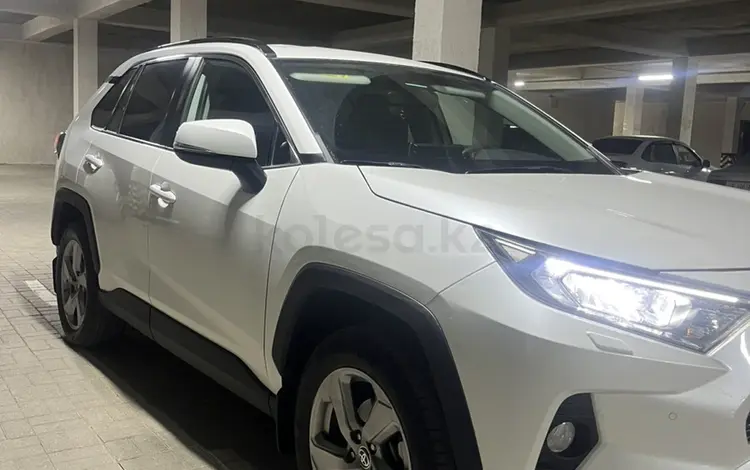 Toyota RAV4 2020 годаfor15 000 000 тг. в Актау