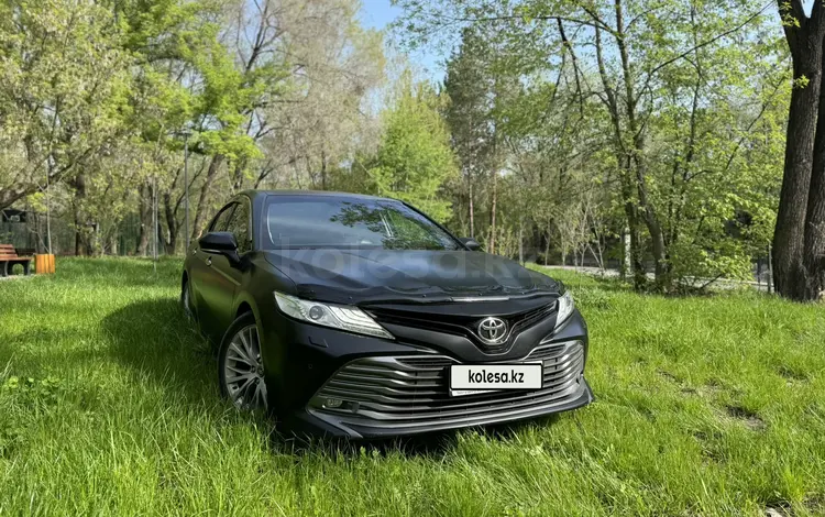 Toyota Camry 2019 года за 15 700 000 тг. в Алматы