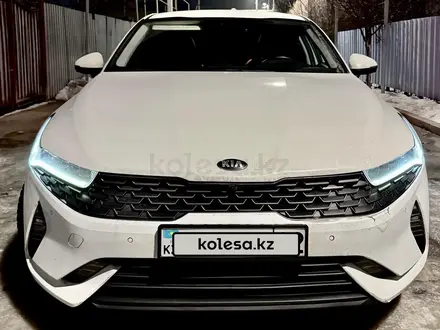 Kia K5 2021 года за 12 300 000 тг. в Алматы – фото 13