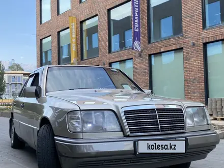 Mercedes-Benz E 220 1994 годаүшін3 200 000 тг. в Алматы – фото 2